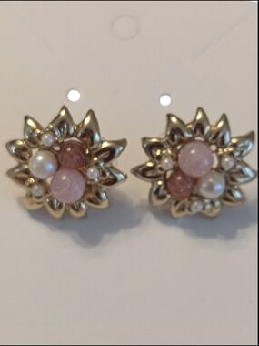 VTG 50s Floral Faux Pearls & Pink Stones Gold Tone Stud Pierced Earrings
